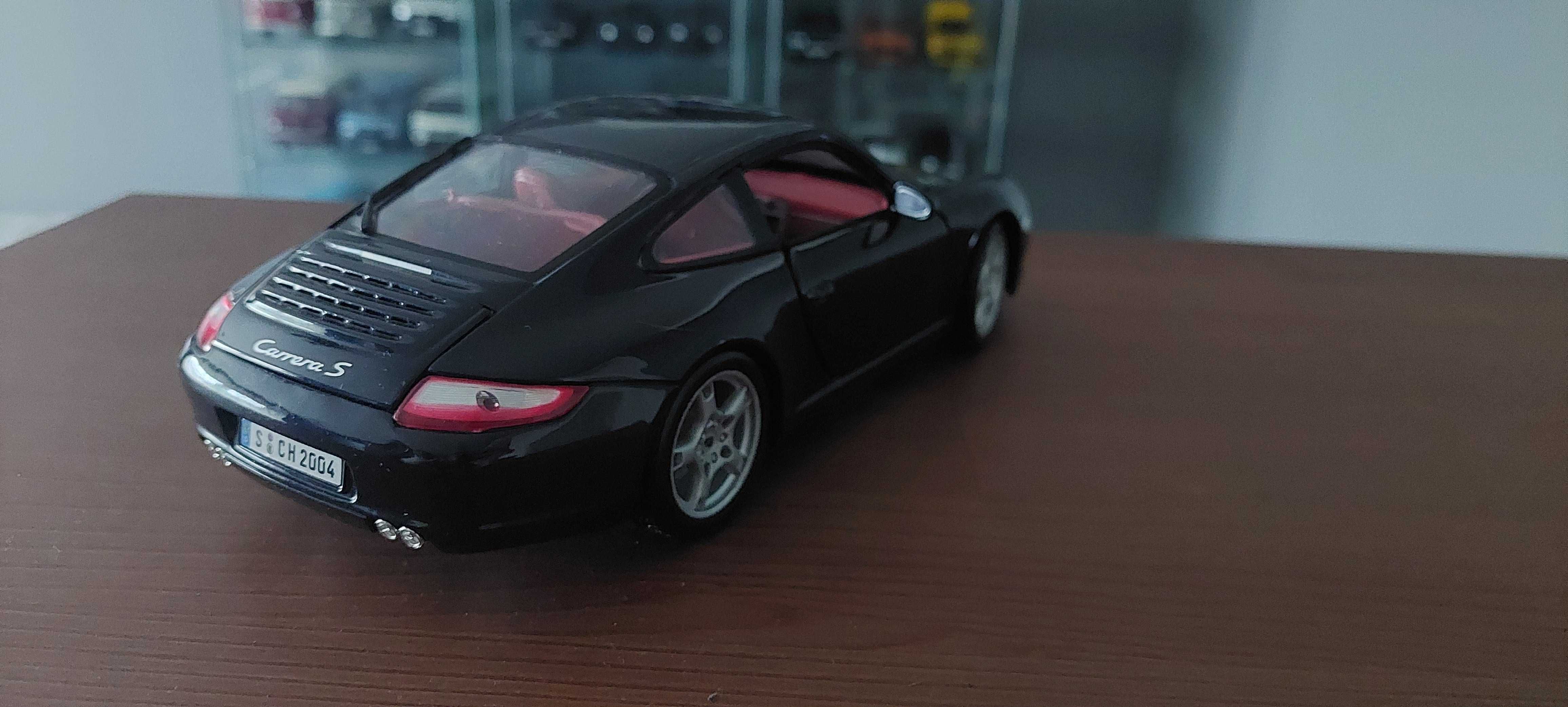 Model 1:18 Porsche Carrera S Maisto