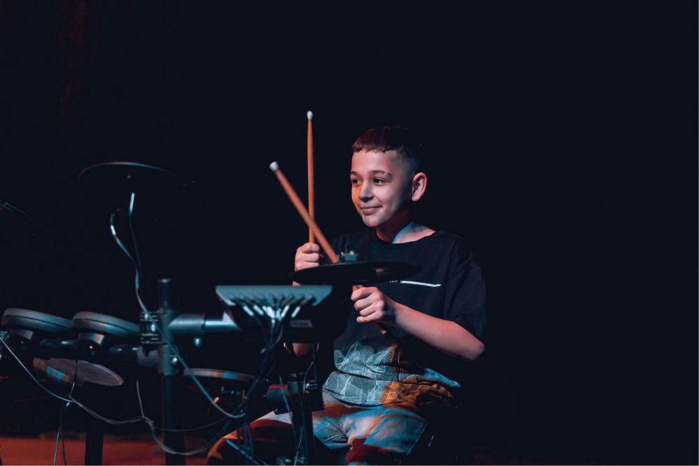 ЦЕНТР уроки гитары барабанов вокала ф-но / уроки гітари фортепіано