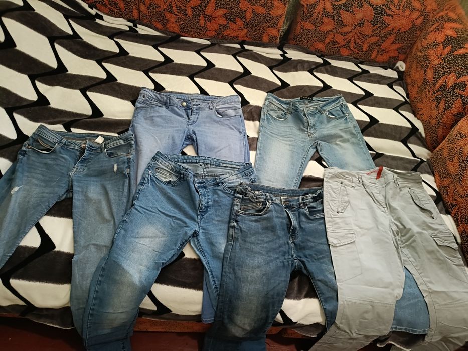 Жіночі джинси різних розмірів