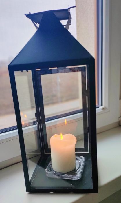 Szklana czarna lateranka o wys. 38 cm