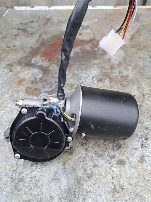 Моторчик дворників