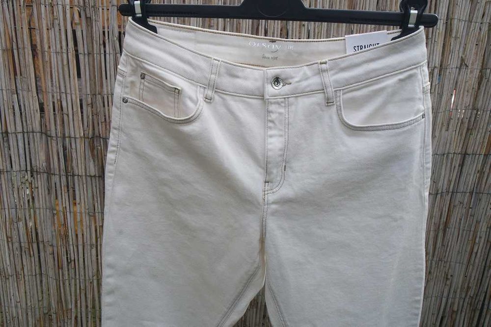 ORSAY białe ecru proste jeansy modne straight Nowe 40/L