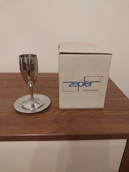 Kieliszki do szampana z podstawkami stalowe do szampana Zepter.