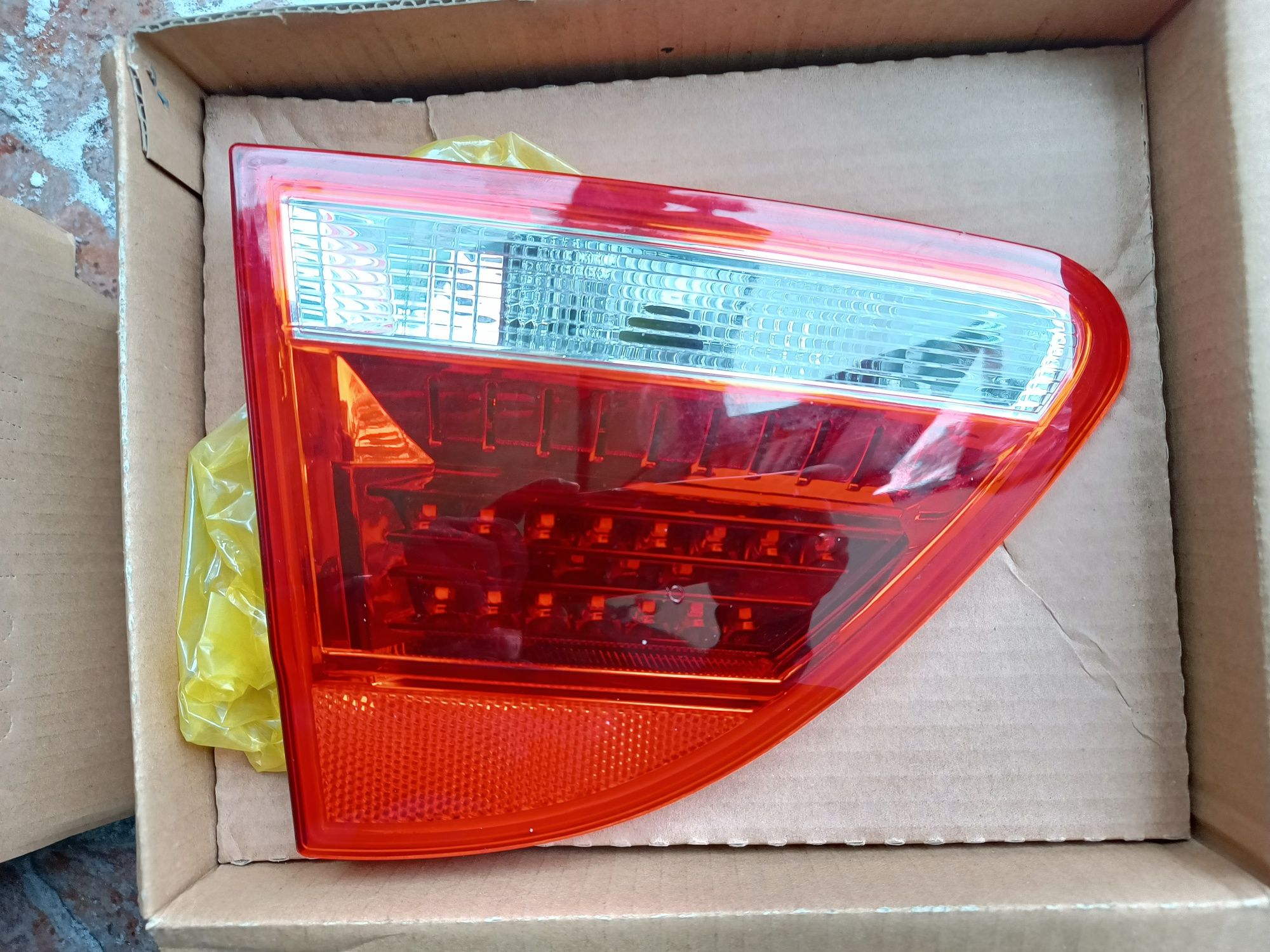 Seat Exeo sedan lampy tylne w klapę LED NOWE