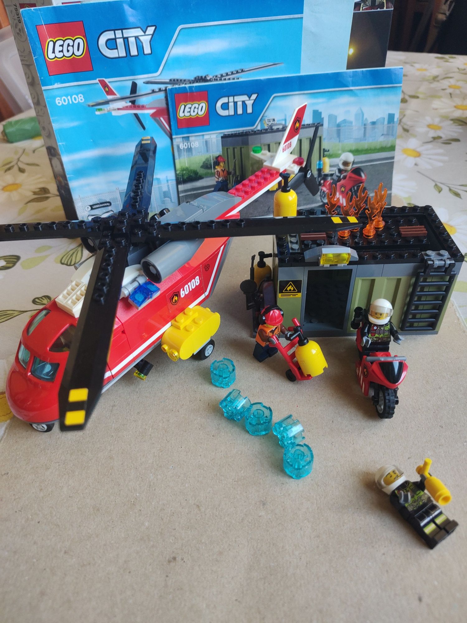 LEGO CITY Helikopter strażacki 60108