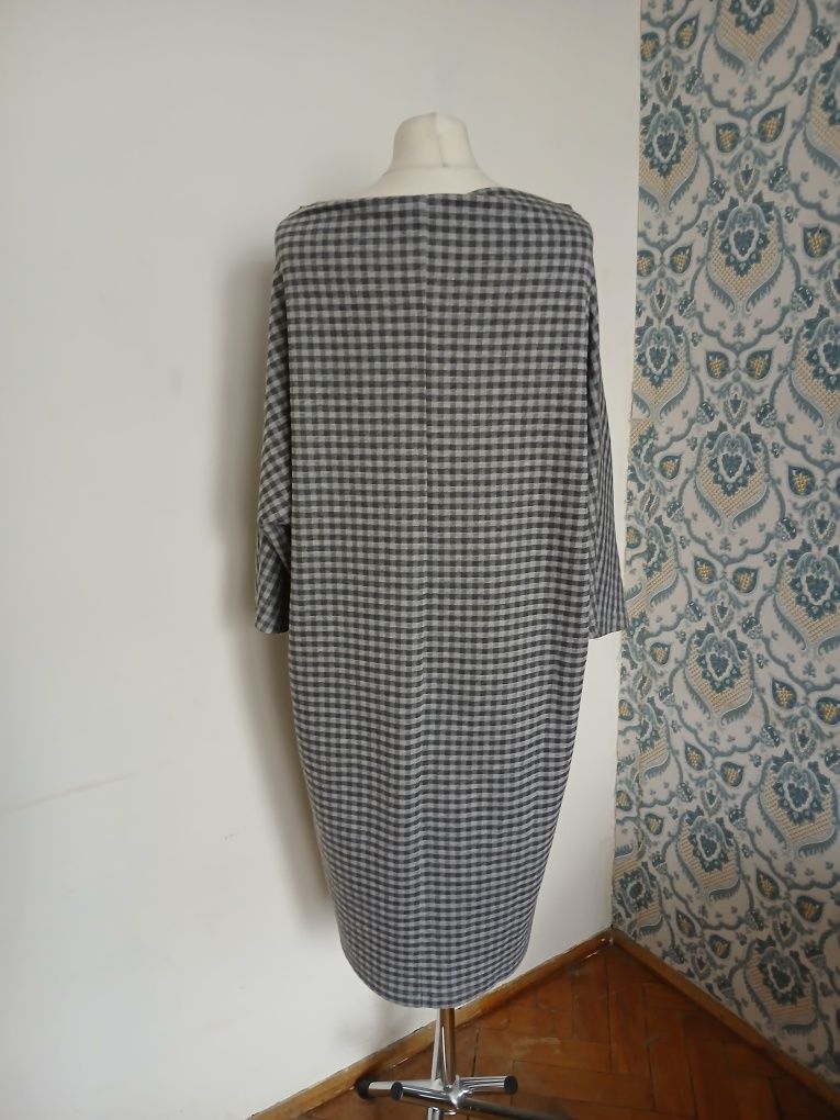 Sukienka w kratkę, ala nietoperz. Topsi. Rozmiar XL/42.