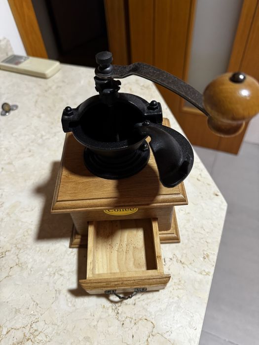 Moinho de cafe Loja do gato preto