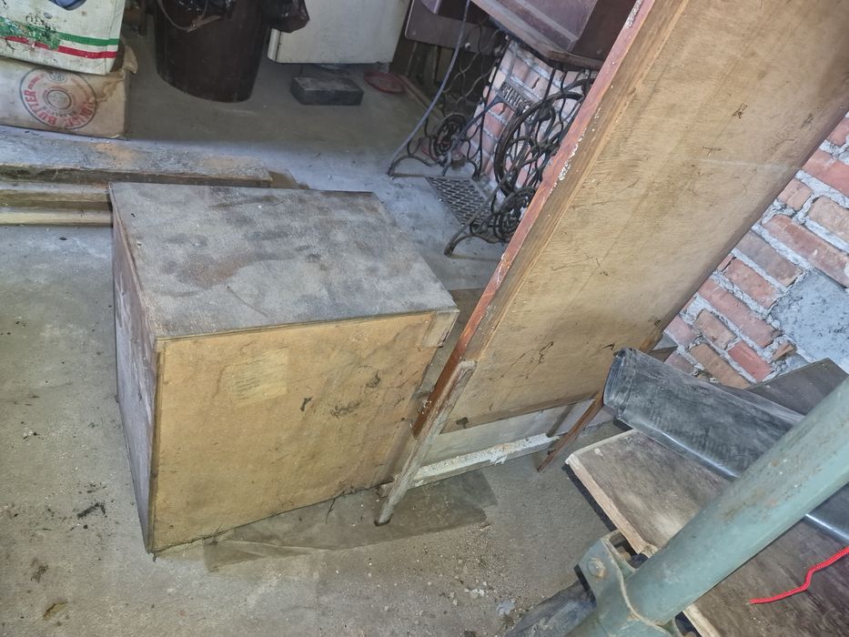 Stara toaletka z lustrem