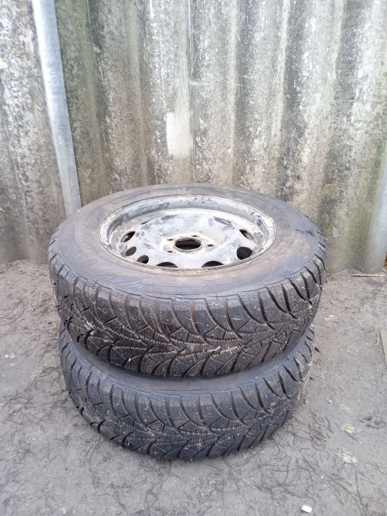 Резина зимова 205/65 r15 Snowgard