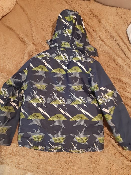 Продам зимнюю детскую куртку