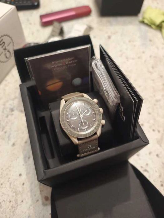 SO33T103 Bioceramic – Pustynna Limitacja Omega x Swatch