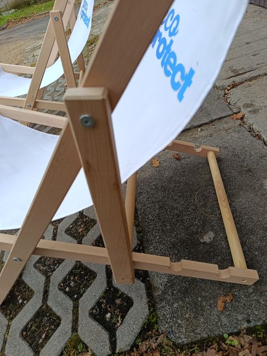 Drewniane krzesła ogrodowe