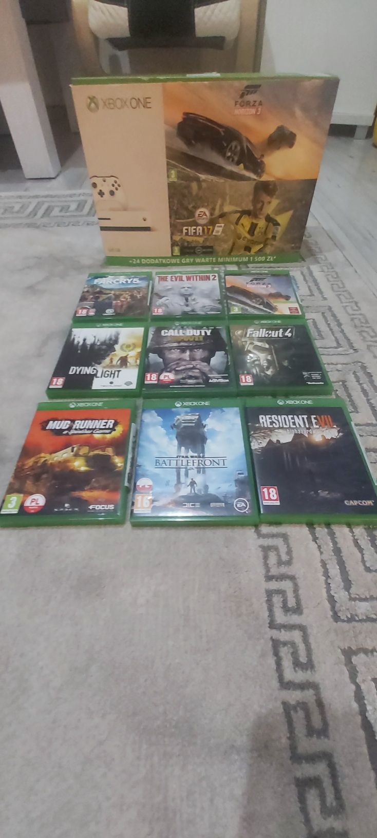 Xbox One + gry +dodatkowy pad+ ładowarka padów