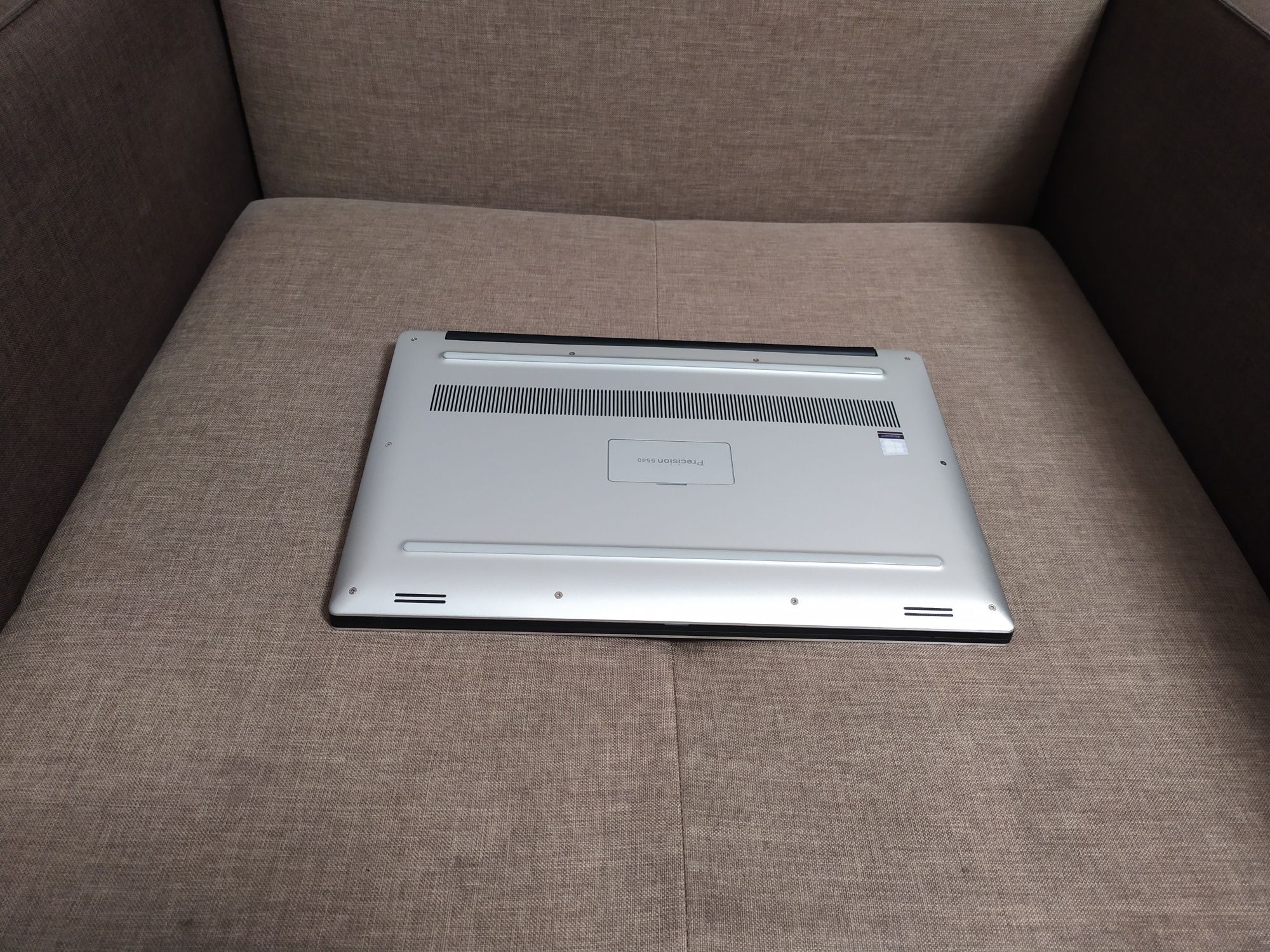 Ноутбук Dell Precision5540,IntelCore i7-9850H,ram16/ssd500gb,Nvidia4gb