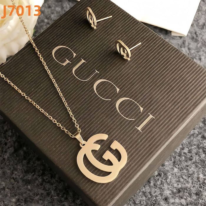 Colar e brincos algumas marcas