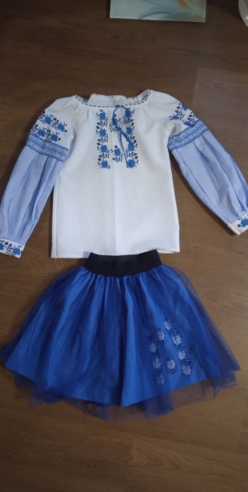 Продам вишитий костюм для дівчинки 7-10 р