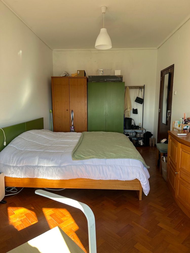 Quarto p/ menina a 5 min a pé da UA