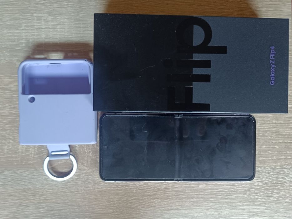Samsung Galaxy z flip 4 8/128