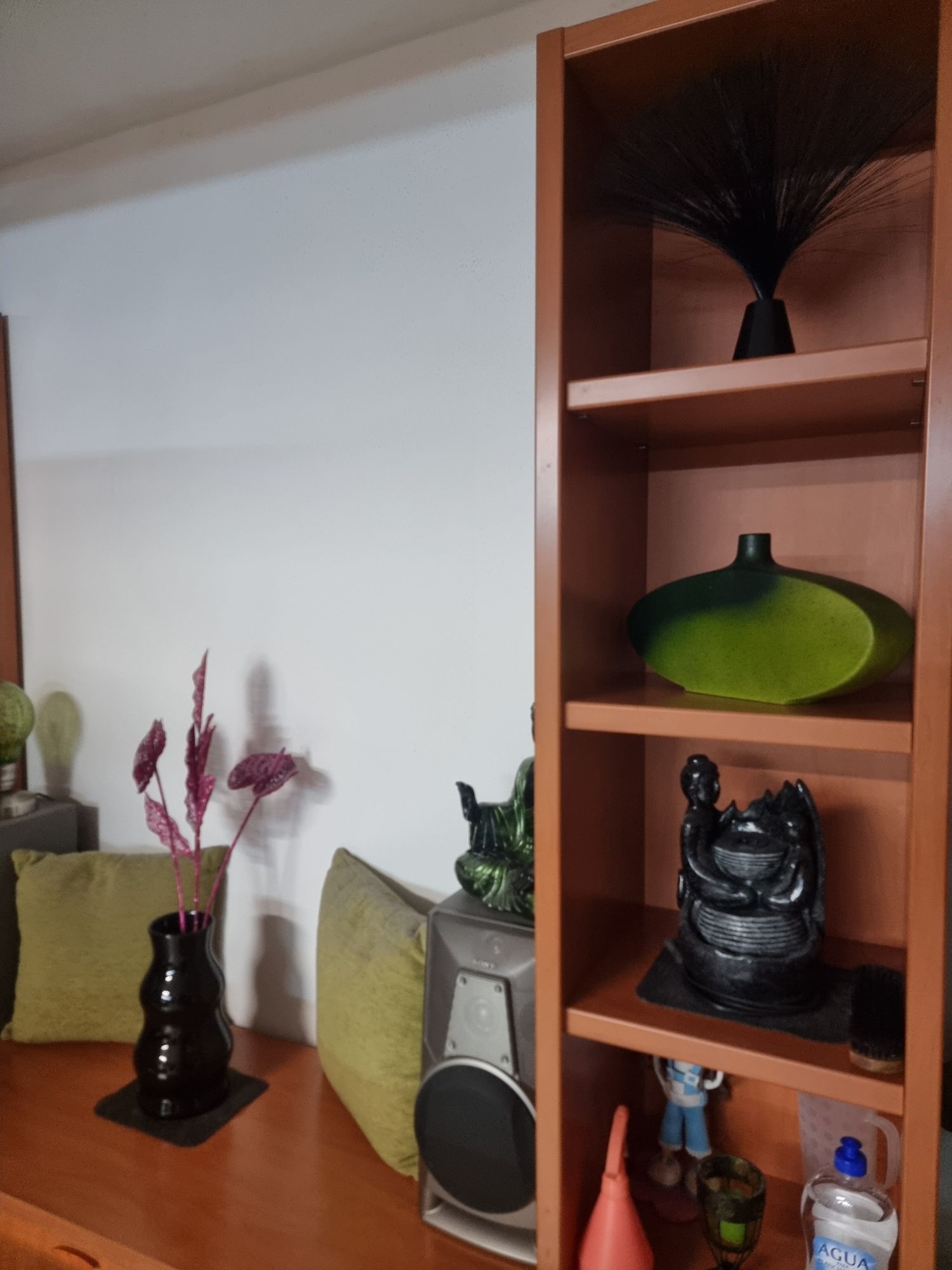 Móvel sala de cerejeira com cristaleira