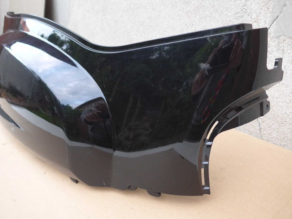 Sym Fiddle II '08-14r OWIEWKA prawy tył emblemat