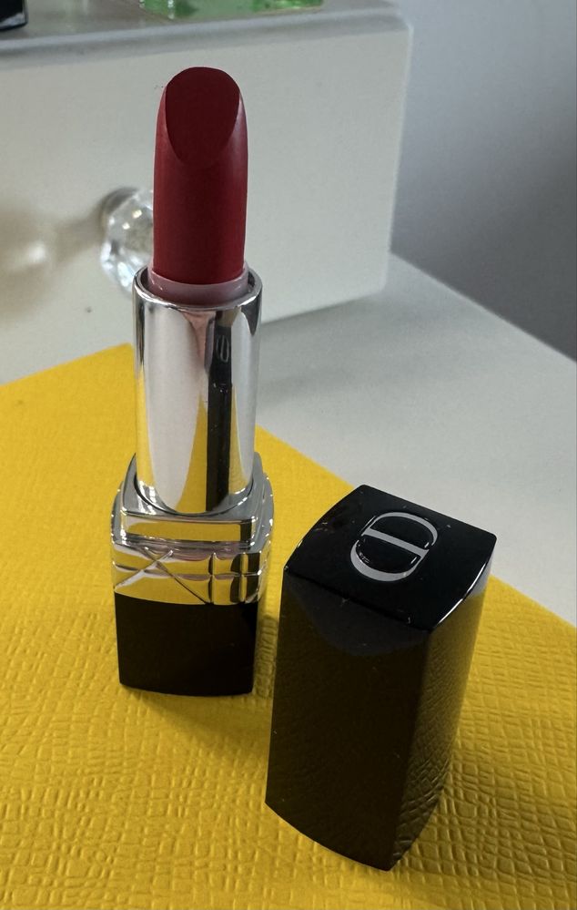 Oryginalna, nowa szminka Dior czerreń okazja