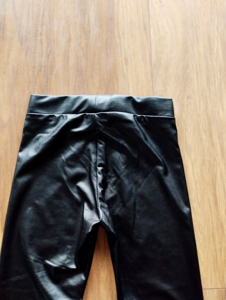 Skórzane spodnie 98 104 czarne lakierowane legginsy błyszczące eleganc