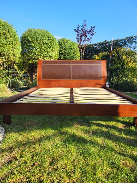 Drewniane Łóżko z elementami skórzanymi 160x210.