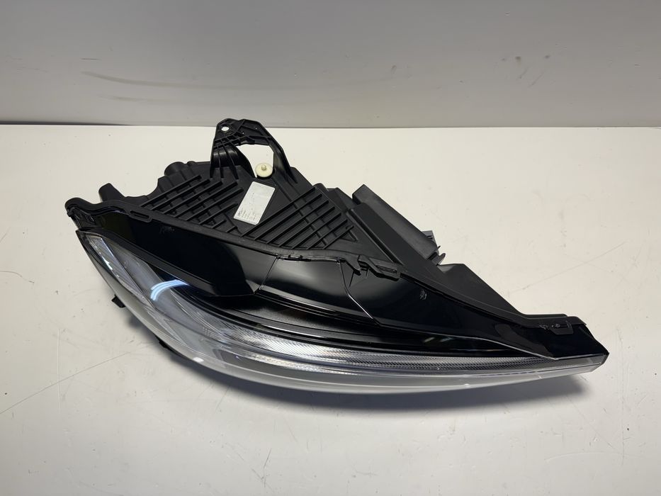Volvo XC60 2 II lampa przednia prawa reflektor Full led lift