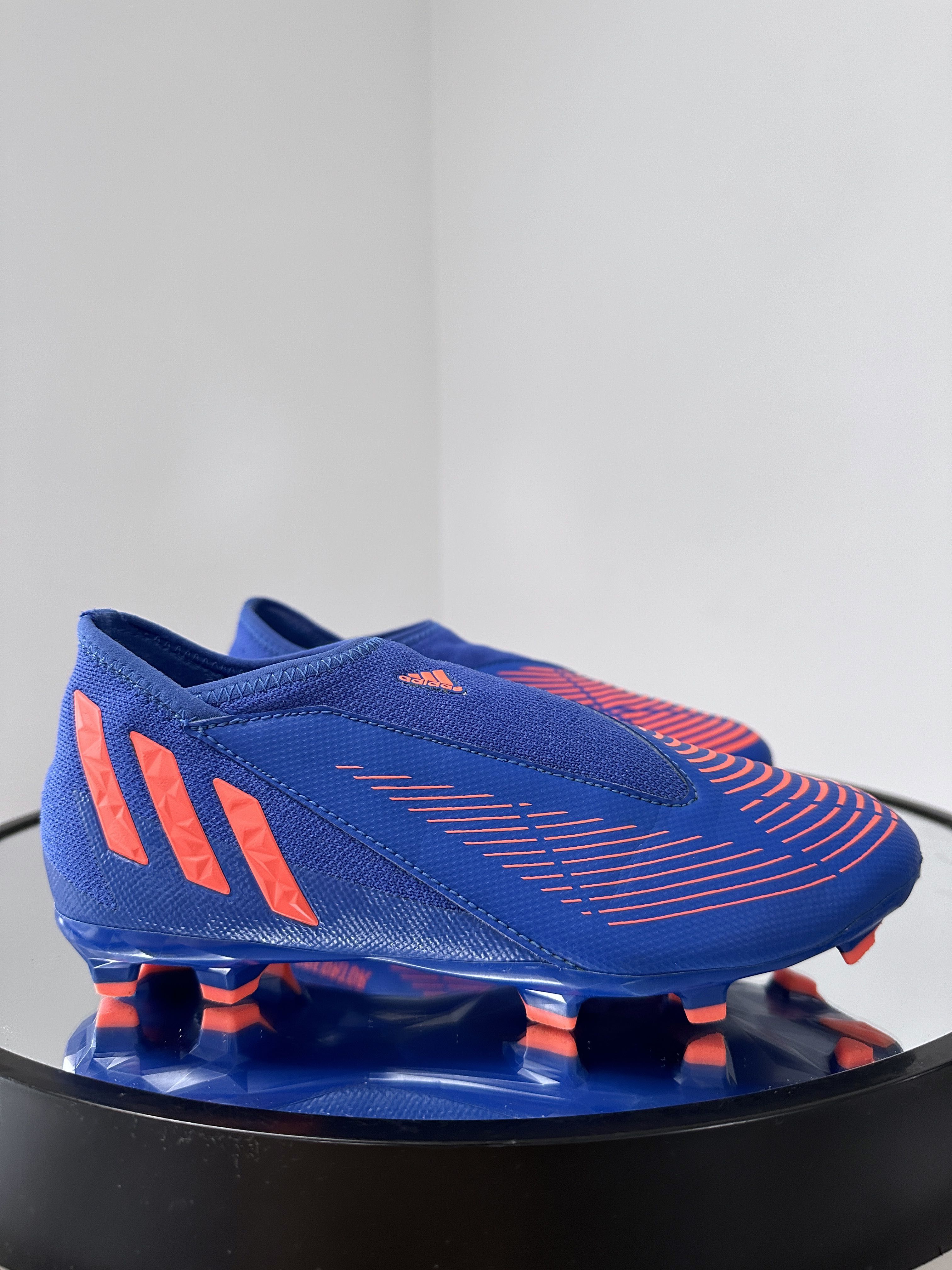 Мощные агрессивные бутсы чулком  Adidas Predator Edge