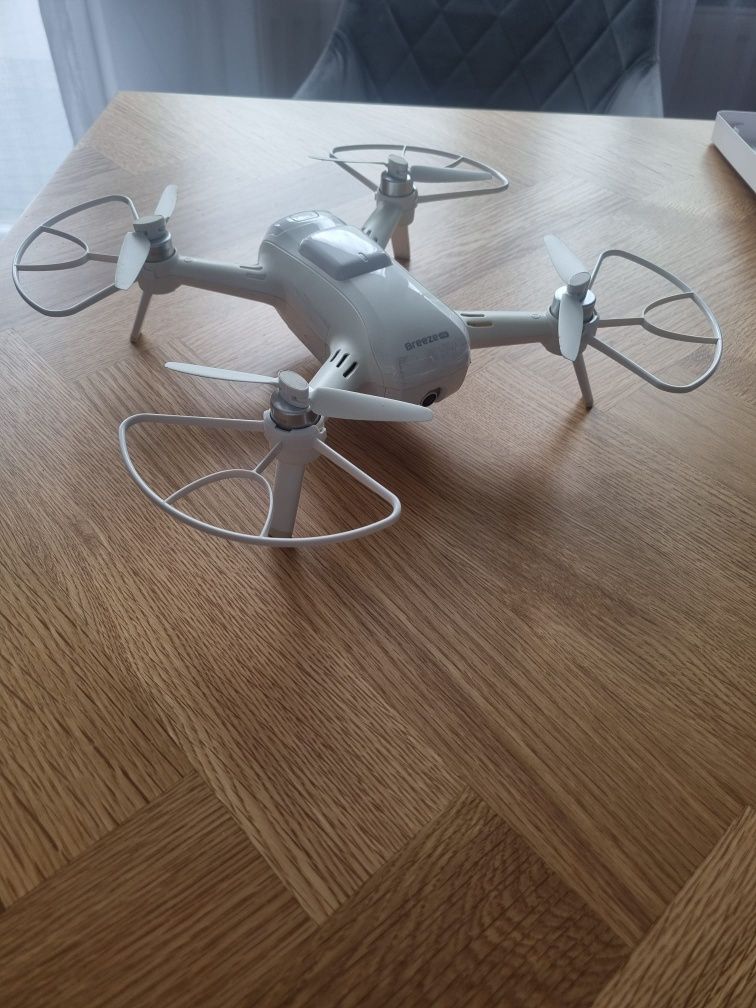 Dron FPV Yuneec breeze 4K pełen zestaw