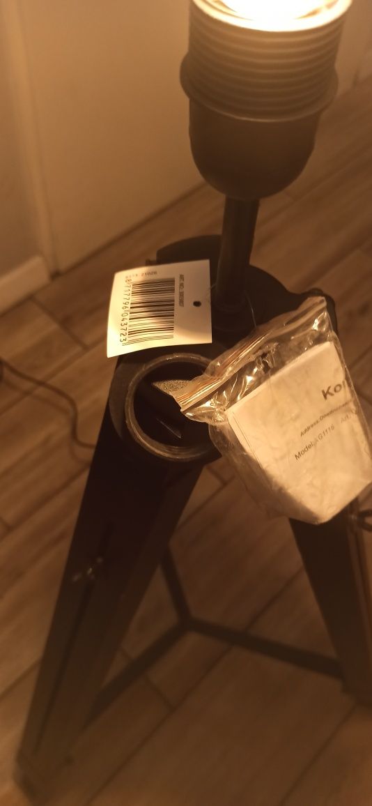 Lampa stojąca trójnóg stelaż drewniana loftowa