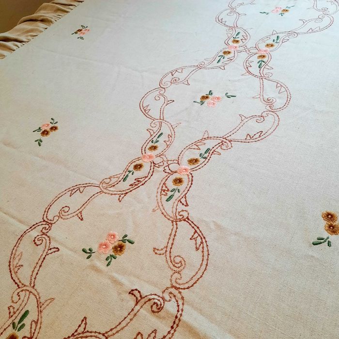 Colcha de linho vintage com bordado