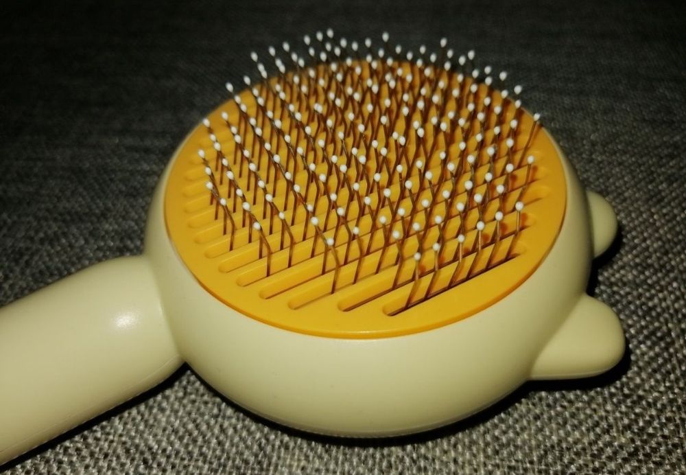 Пуходерка с кнопкой для вычесывания