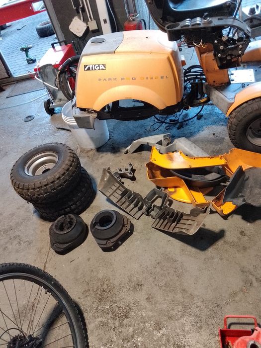 2 szuki Traktorek kosiarka  stiga park diesel zamiatarka  pług do śnie