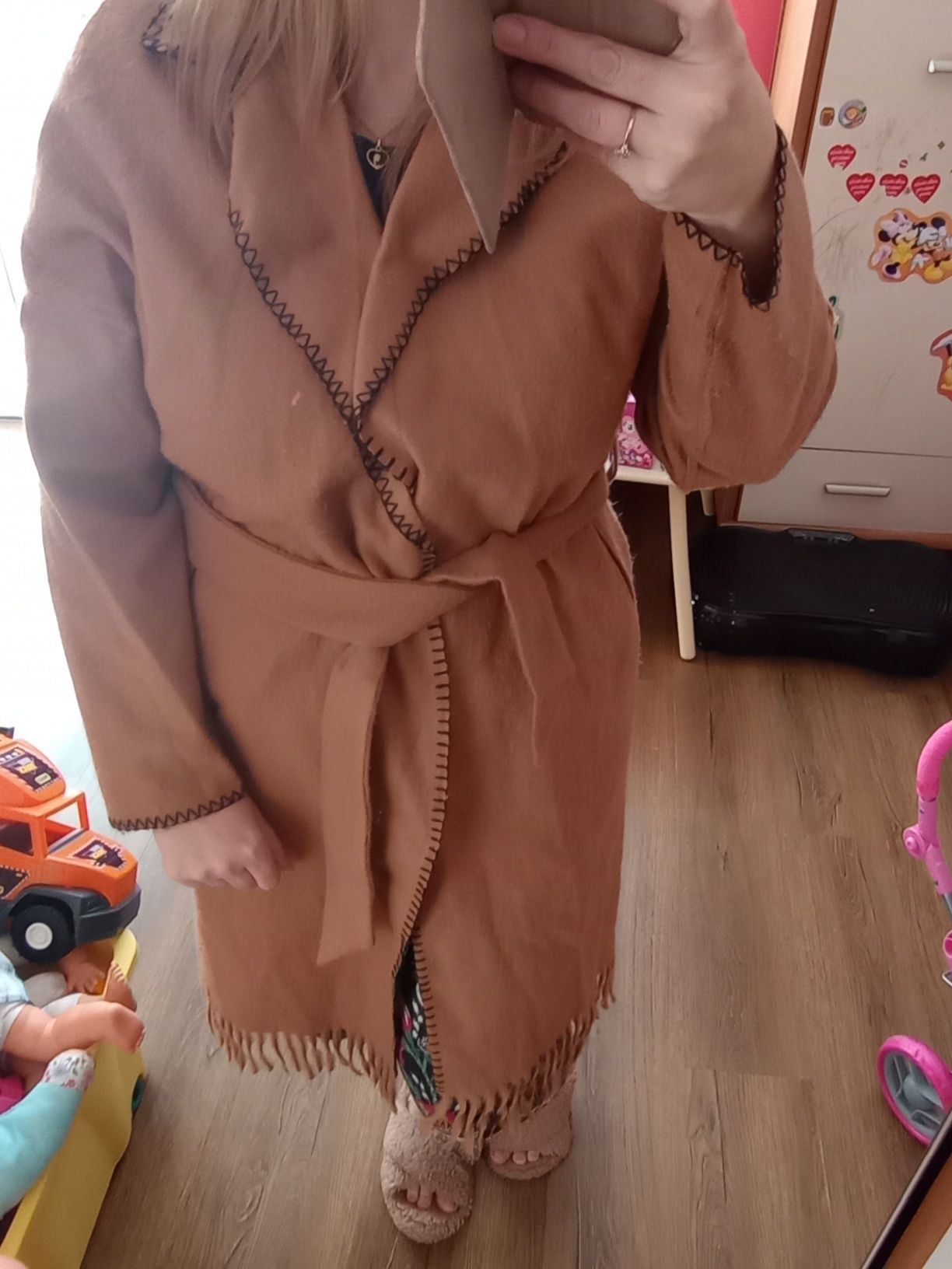 Brązowy karmelowy płaszczyk midi z frędzlami oversize 42 44 46