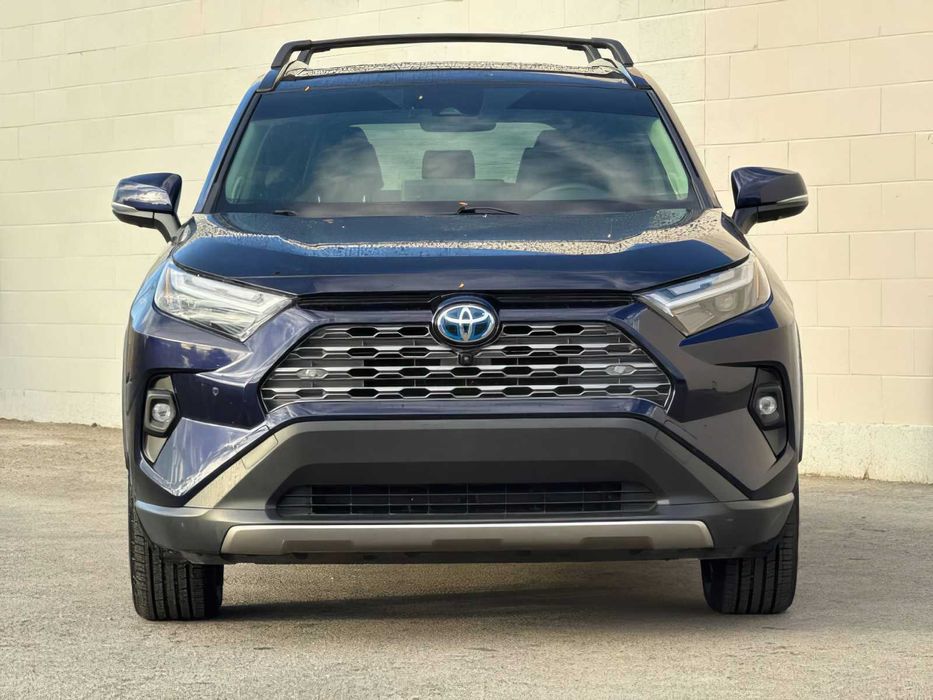 Toyota RAV4      2023