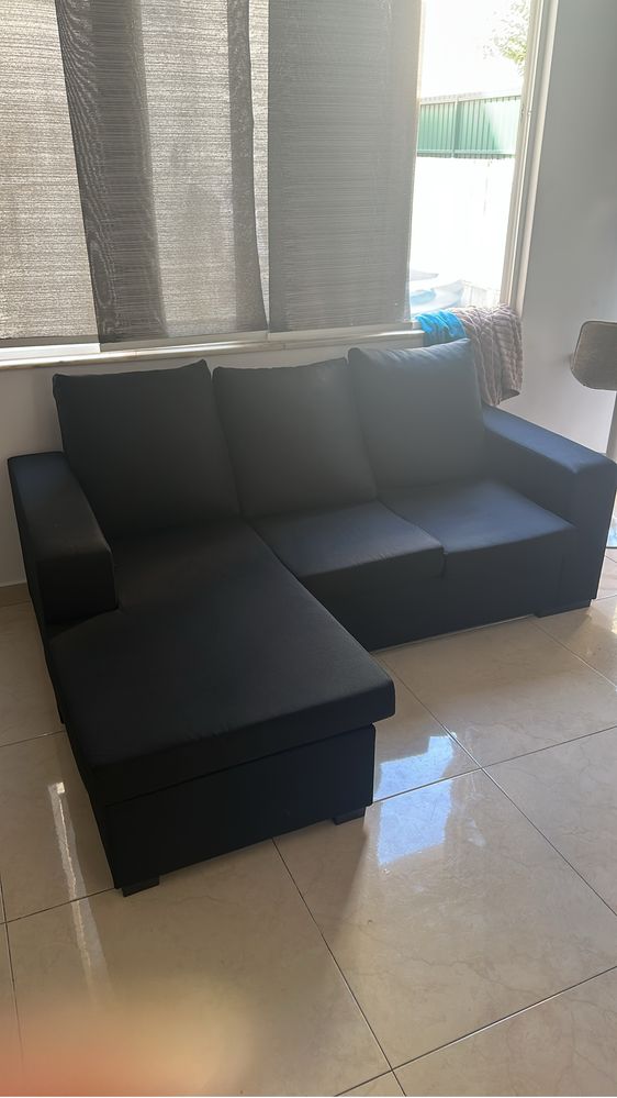 Sofa preto em bom estado