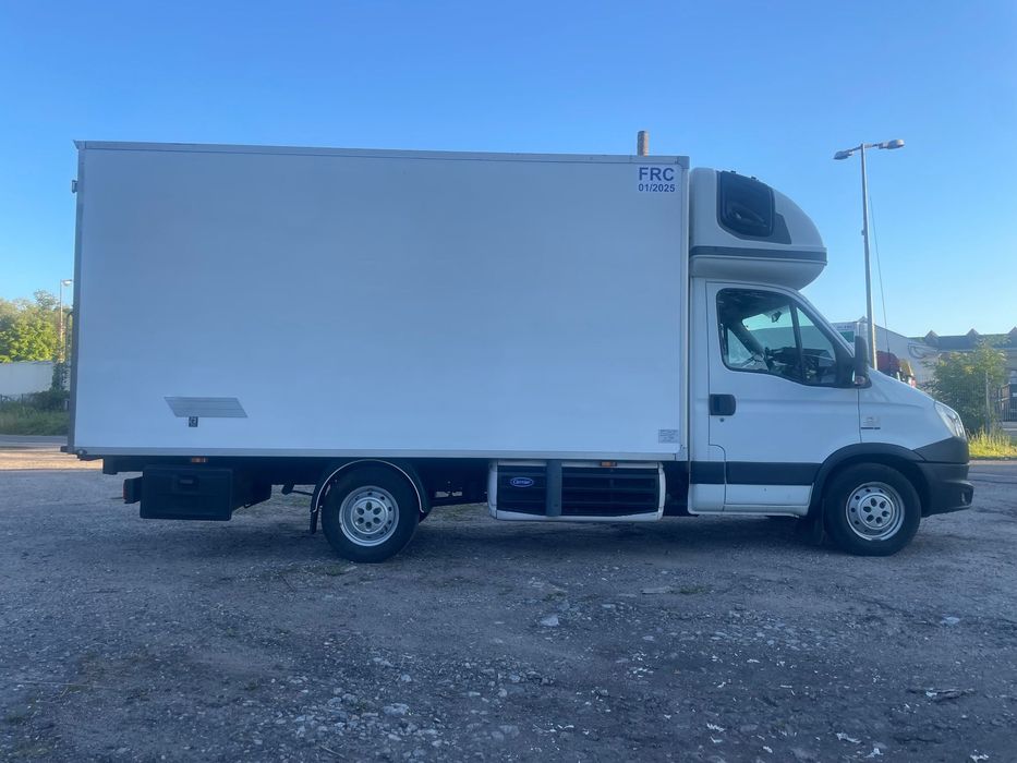 Iveco Daily  Mroźnia chłodnia -25 +25  bus 8 EP IVECO DAILY Carrier Xarios 600