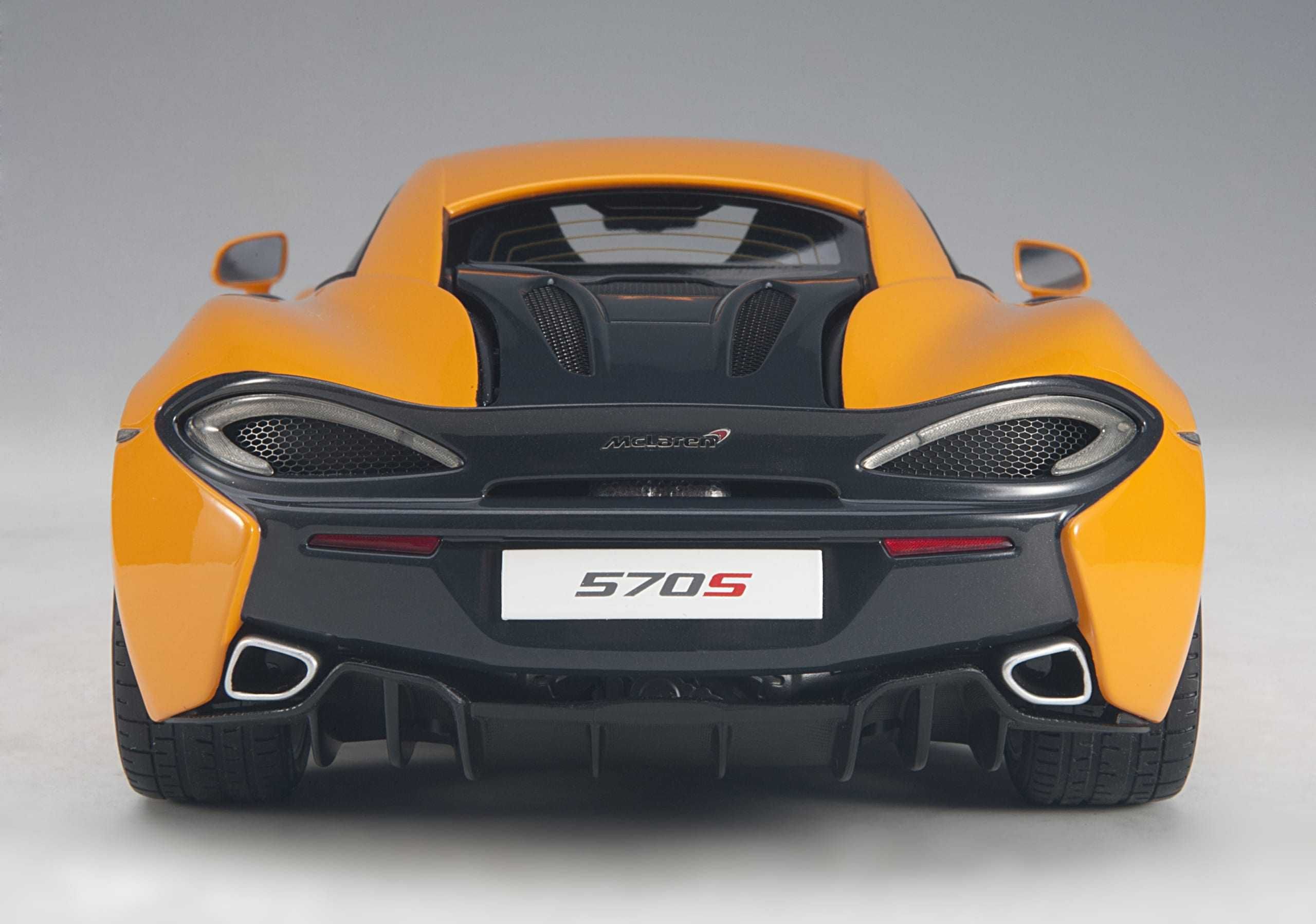 Model 1:18 AUTOart McLaren 570S 2016 orange (76044)