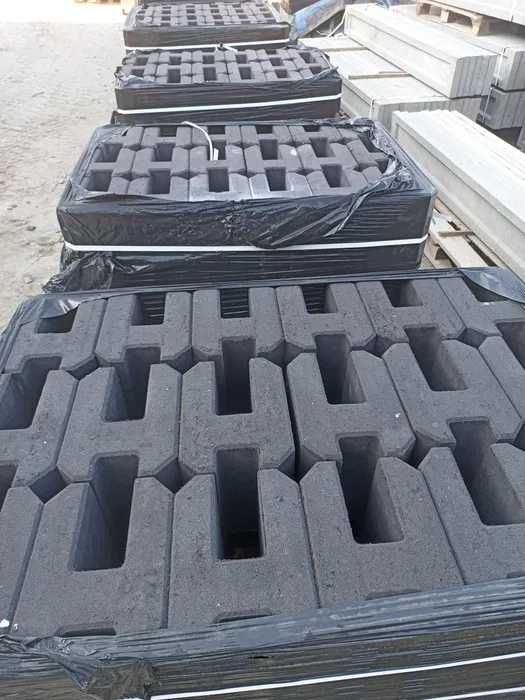Ogrodzenie panelowe, słupki ogrodzeniowe, podmurówka betonowa