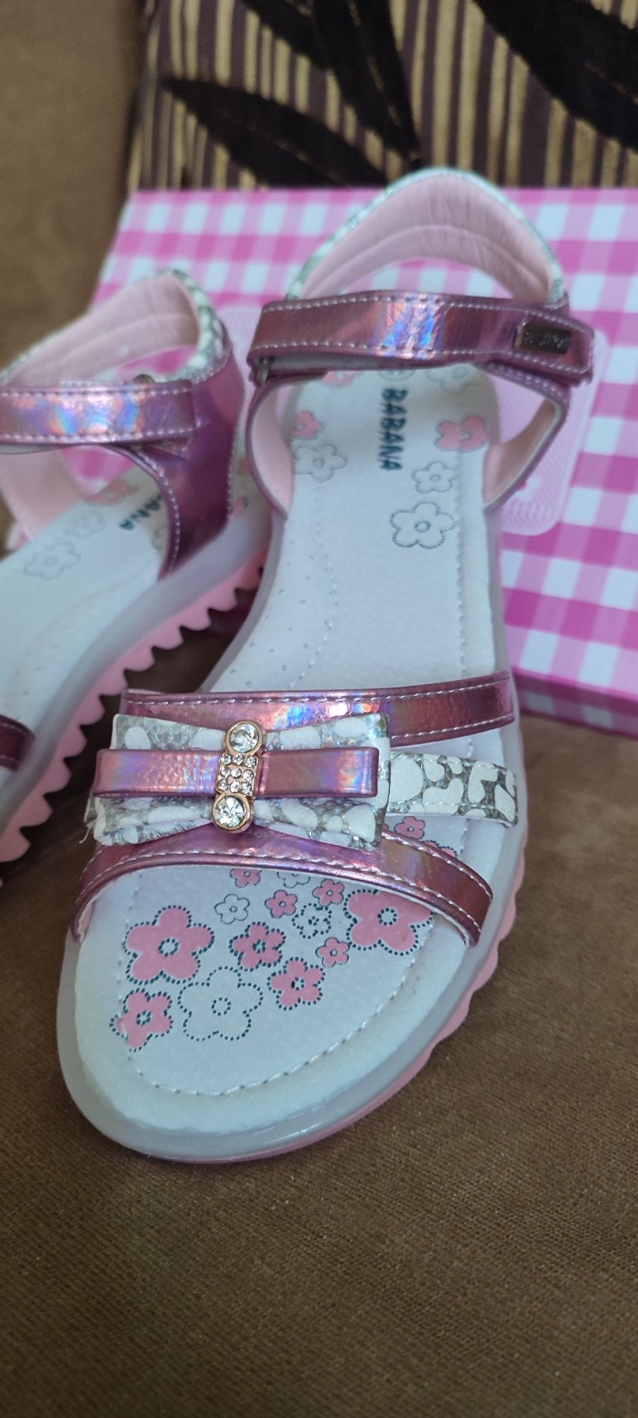 Nowe Sandały dziecięce różowo-srebrne Banana Fashion 35