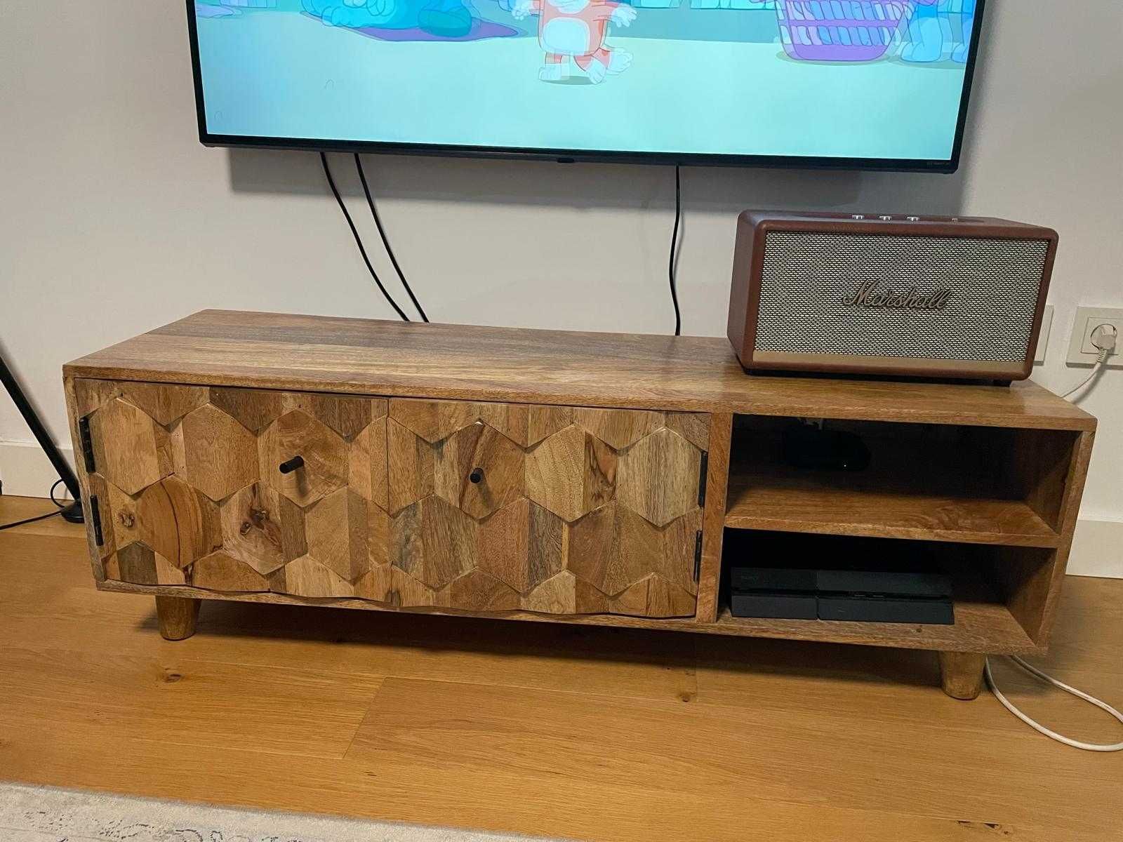 Móvel de tv em madeira de mangueira em perfeito estado