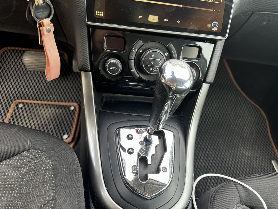 Peugeot 308 2012 року