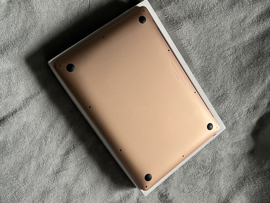 Macbook m1 8/256 gold (супер стан)