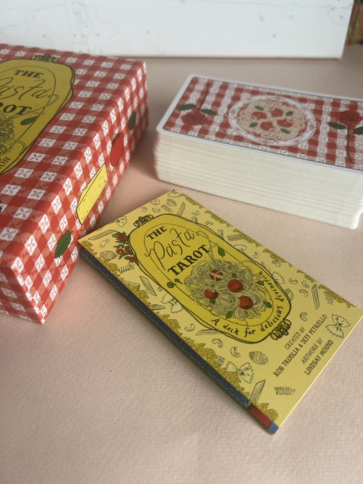 Розпродаж колод таро