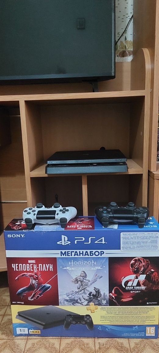 Продам SONY PS4  1TB