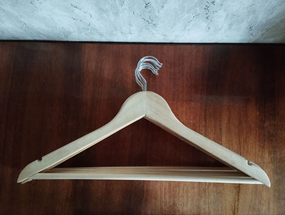Вешалки плечики деревянные новые 8 штук