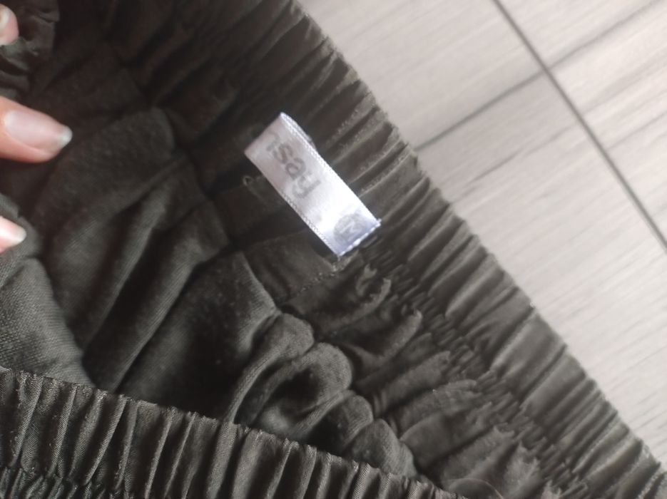 Spódnica spódniczka mini na gumce khaki lejący materiał zielona