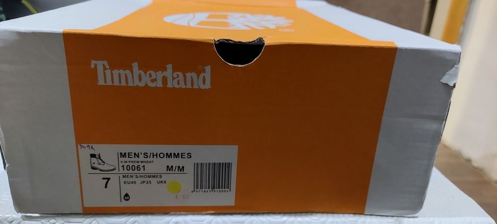 Vendo botas timberland estado  novo em caixa n 40