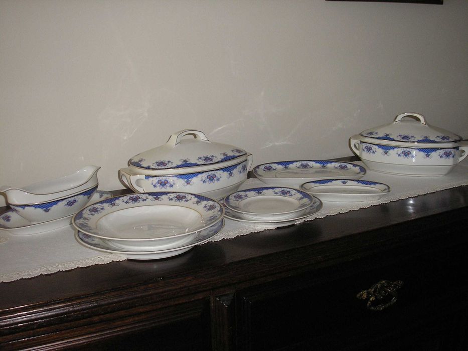 Serviço de jantar centenário de porcelana Coimbra (original 1920)